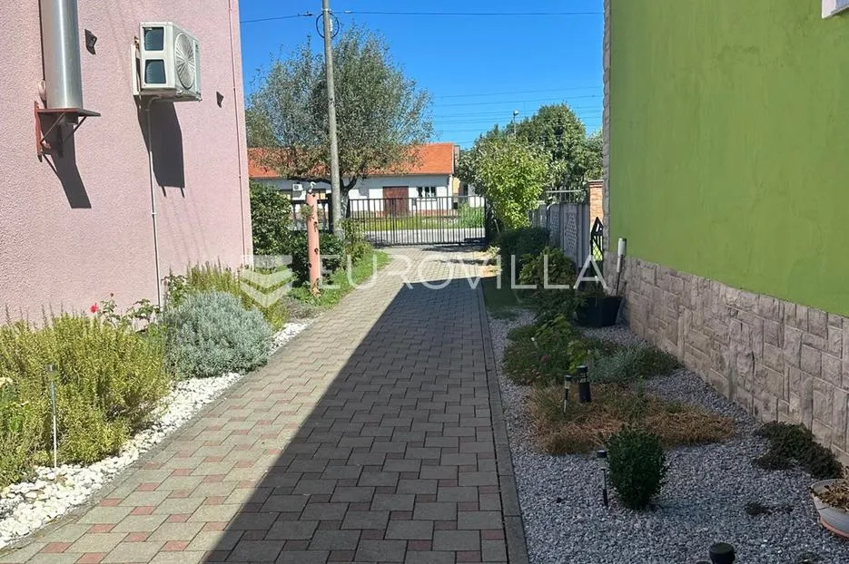 oriovac, obiteljska kuća s okućnicom i garažom, odmah useljiva - slika 2