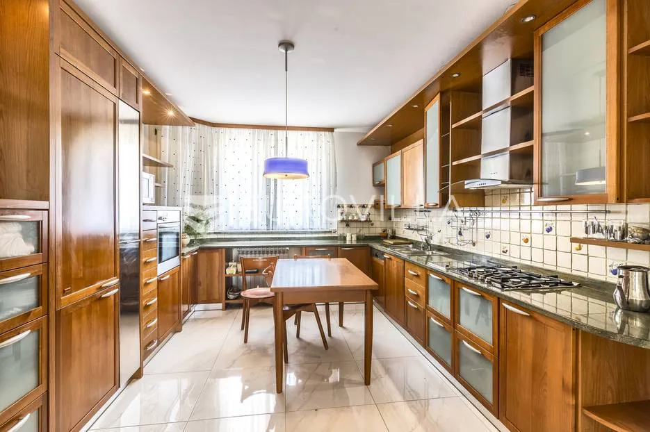 zagreb, šestine, najam luksuzna vila na tri etaže površine 500m2 s perivojem - slika 8