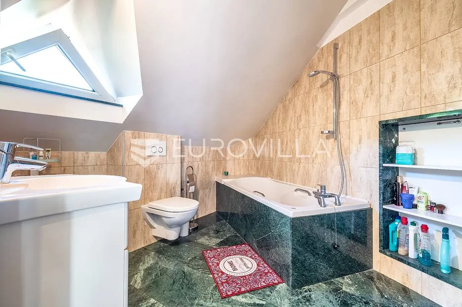 samobor, centar prekrasna obiteljska kuća 760 m² na parceli 1000 m² - slika 25