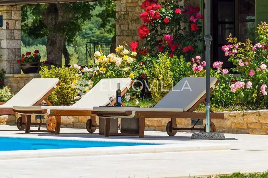 istra, bale, vila s bazenom na imanju od 30.000 m2 u osami - slika 11