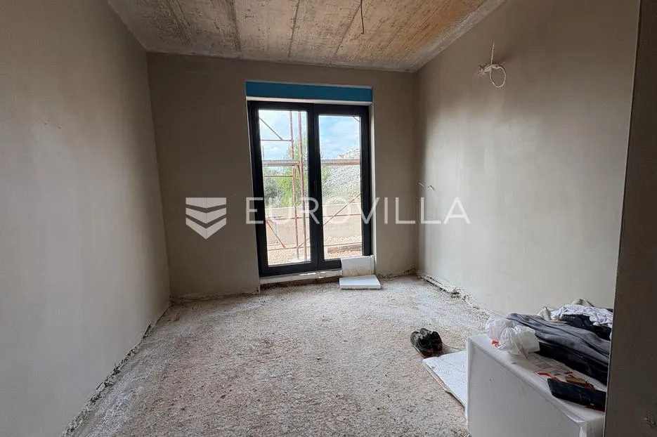 vodice, prekrasan stan s krovnom terasom i bazenom, 143,49 m² - slika 10