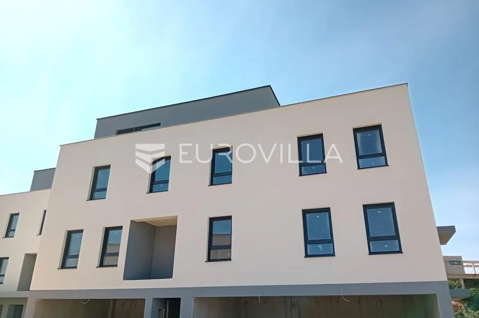 hvar, vrboska, trosoban stan u novogradnji neto korisne površine 104 m² - slika 9