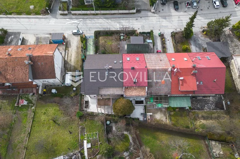 zagreb, mlinovi, odlična kuća u nizu s vrtom, garaža - slika 47