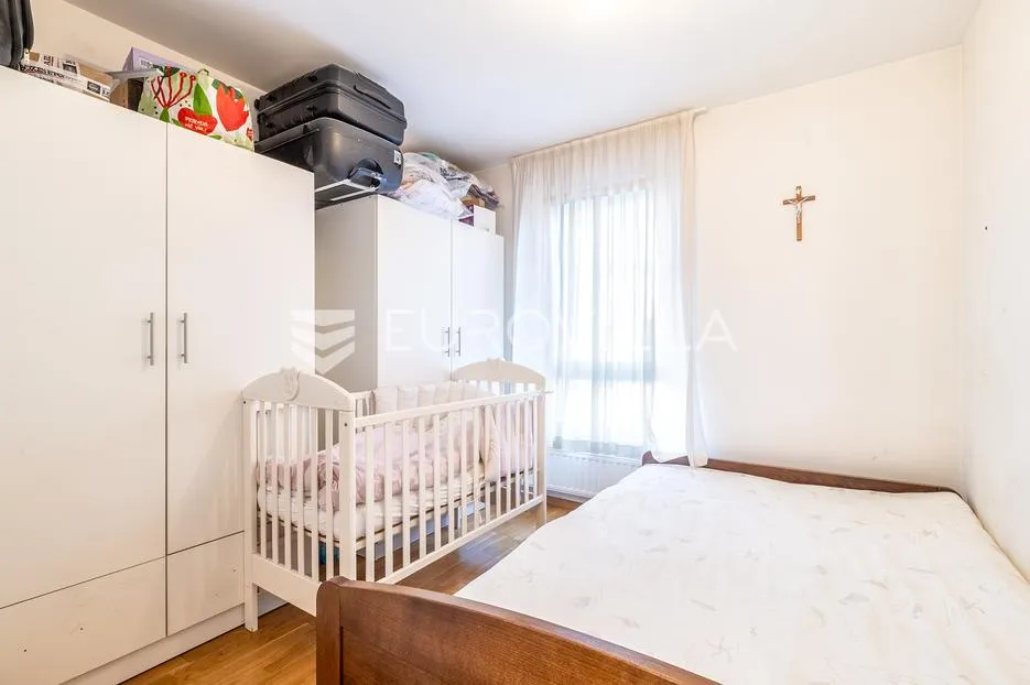 zagreb, odra, dvoetažni četverosoban stan s vrtom i 2 parkirna mjesta, 120 m² - slika 5