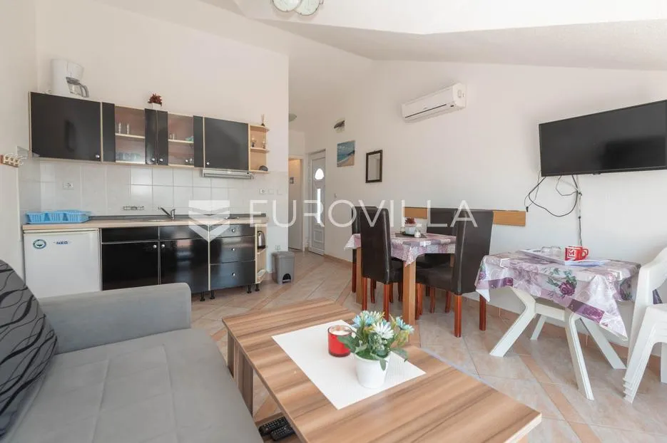 rogoznica, apartmanska kuća sa sedam stambenih jedinica, pogledom na more i rogoznicu - slika 9