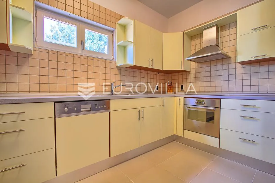 poreč, ekskluzivna vila s 430 m2, atraktivna lokacija - slika 25