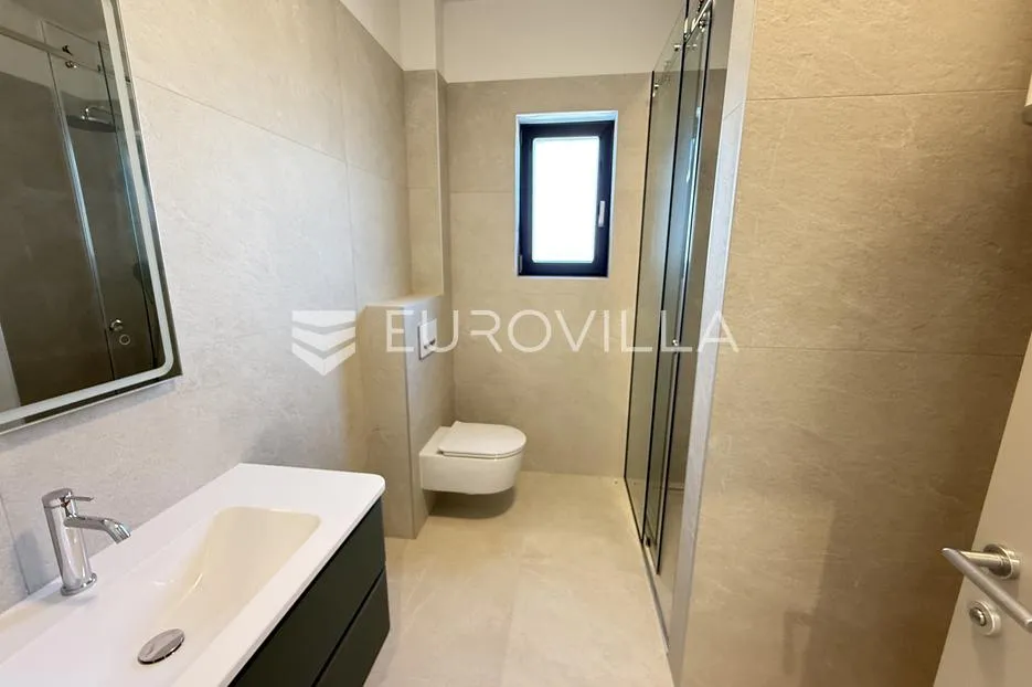 istra, premantura, luksuzni i komforni trosobni stan 2. kat, 67 m², 500 od mora - slika 9