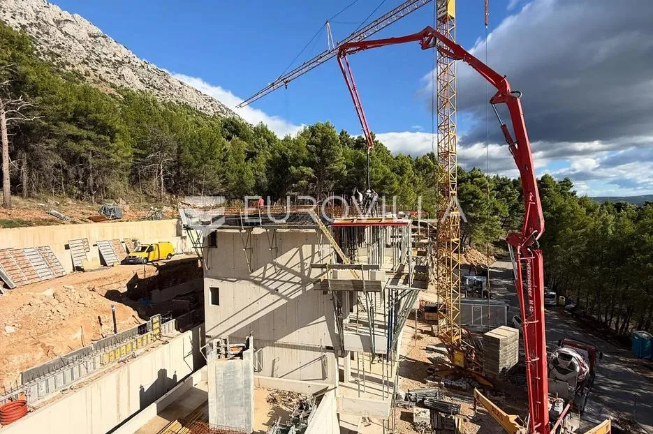 omiš, dvosoban stan u novogradnji s garažnim i vanjskim parkirnim mjestom - slika 21