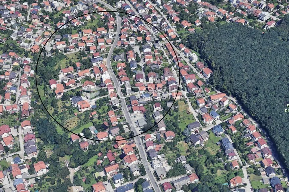 Zagreb, Gornji Bukovac, građevinsko zemljište 455 m² s postojećom kućom
