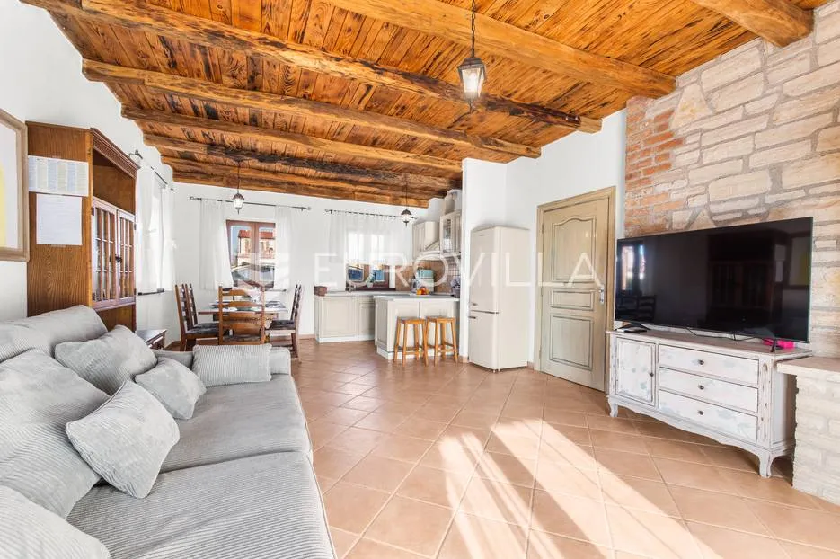 istra, svetvinčenat, prekrasna kamena katnica s bazenom 32 m² i jacuzzijem, 155 m² - slika 21