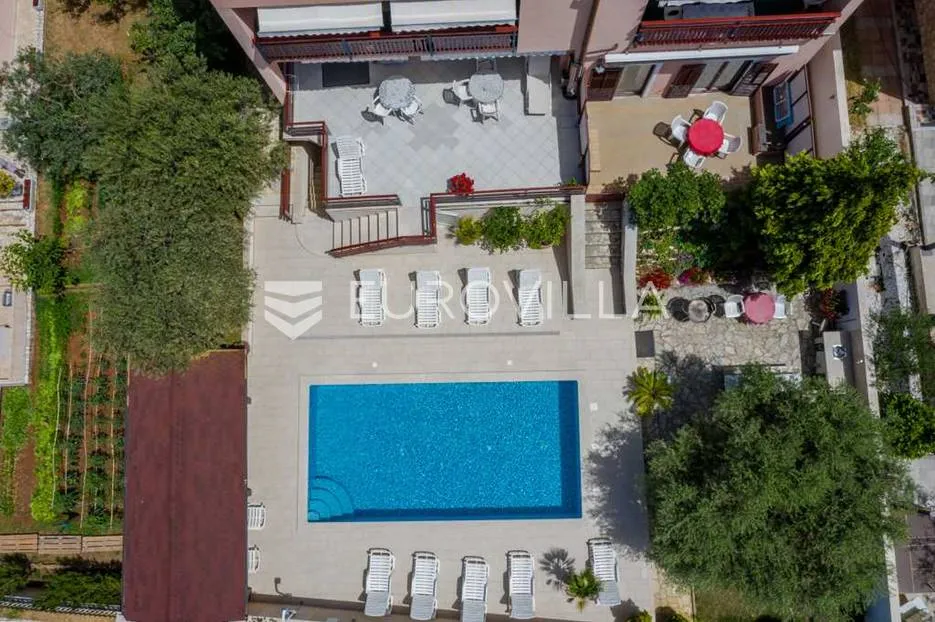 istra, peroj, apartmanska kuća s prekrasnom okućnicom i panoramskim pogledom na brijune - slika 3