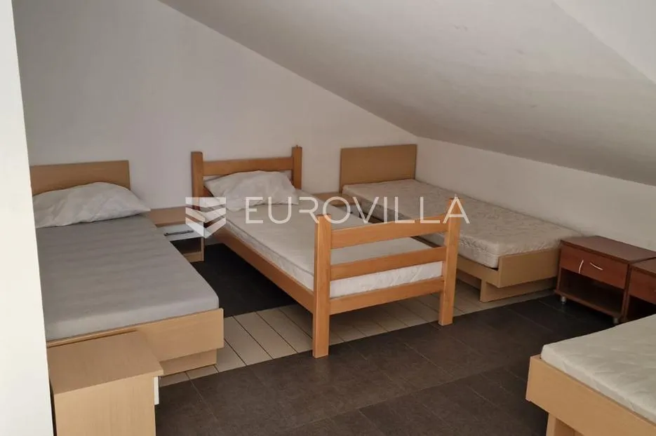 pag, novalja, tri apartmana u stambenoj zgradi - slika 2