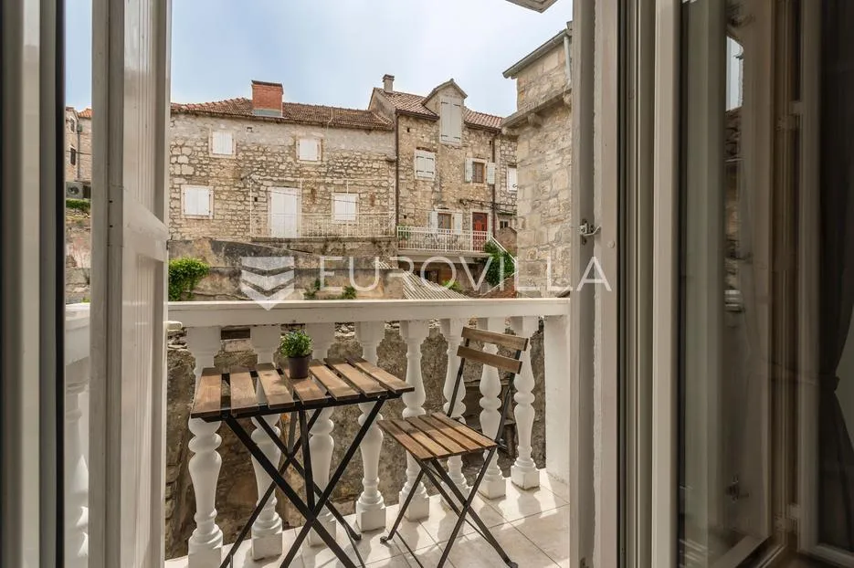 brač, milna, prekrasna kuća, 5 metara od mora - slika 2