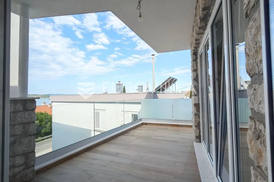 crikvenica, luksuzan trosoban stan 114 m² s garažom, 150m od mora - slika 2