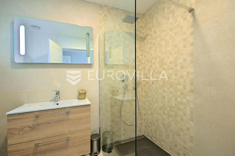istra, poreč - moderna luksuzna vila udaljena 500 m od mora - slika 26