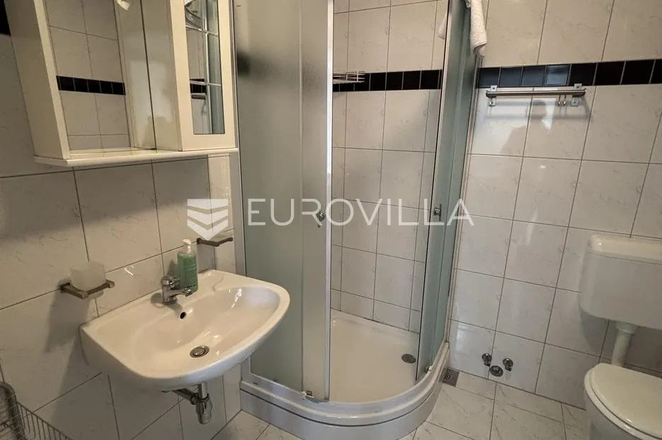 medulin, apartmanska kuća sa sedam stanova na mirnoj lokaciji - slika 32