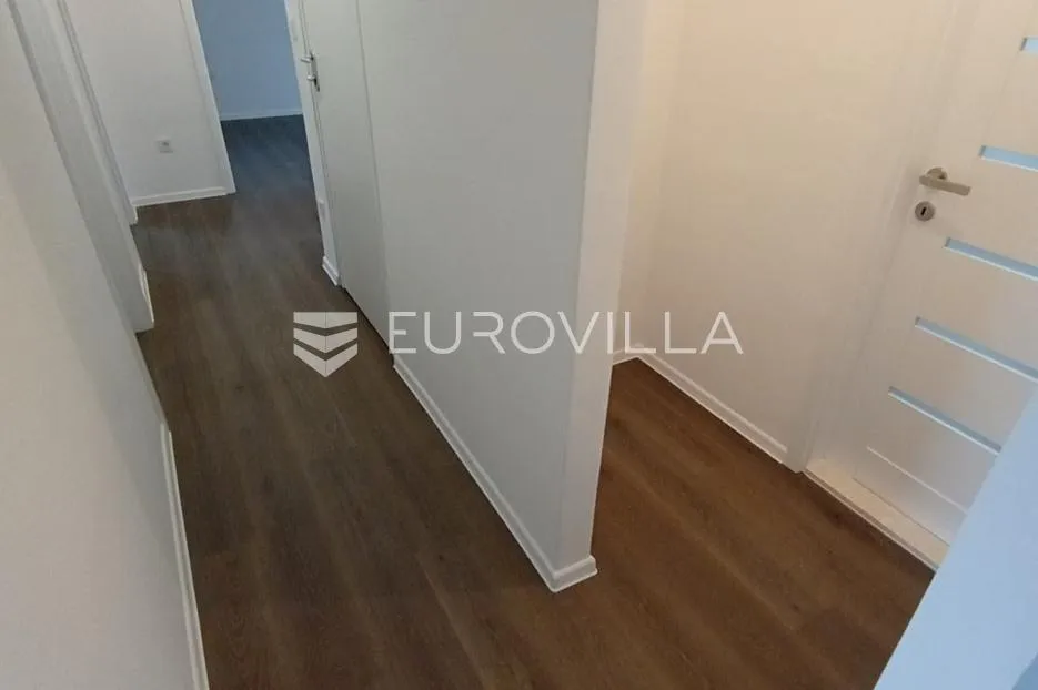 split, brda, potpuno renoviran trosoban stan - slika 11