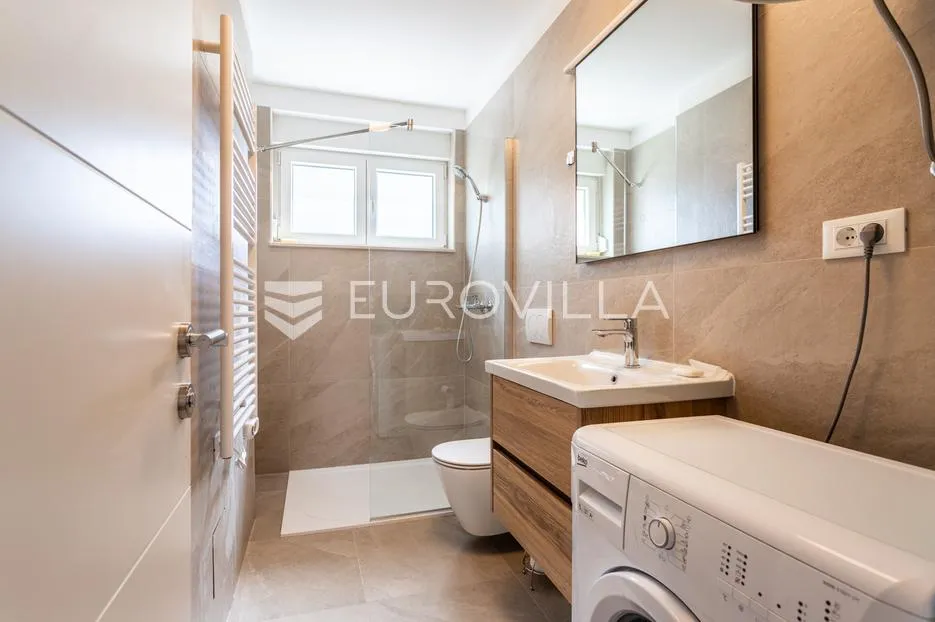 split, skalice, renoviran dvosoban stan 61 m², prvo useljenje, dugoročno - slika 8