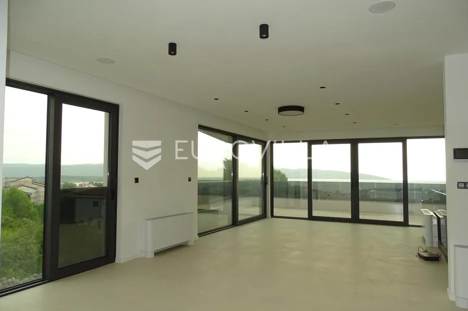 krk, luksuzni penthouse, četverosoban stan 159 m², krovna terasa, 500 m od mora - slika 5