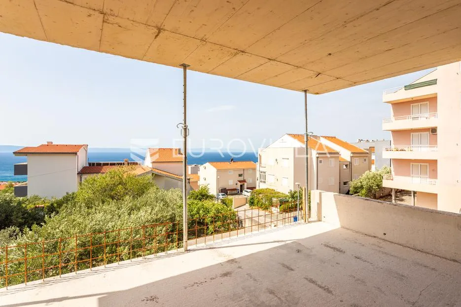 Makarska, prostran dvosoban stan s pogledom na more u novogradnji