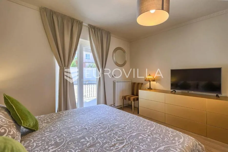 pula, prekrasna villa s najboljom pozicijom - prvi red do mora - slika 24
