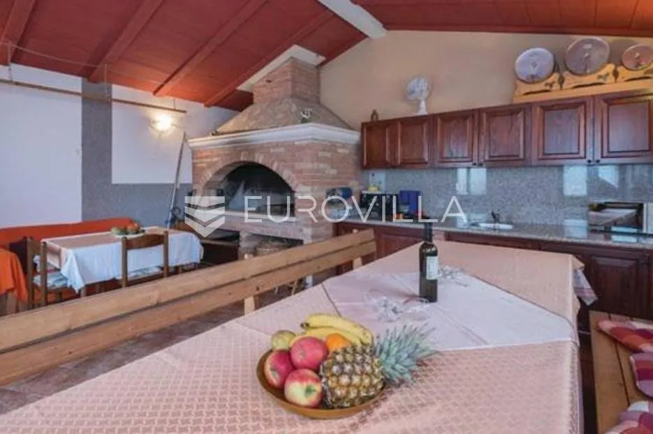 pula, apartmanska kuća s bazenom na uređenoj okućnici, 350 m od mora - slika 8
