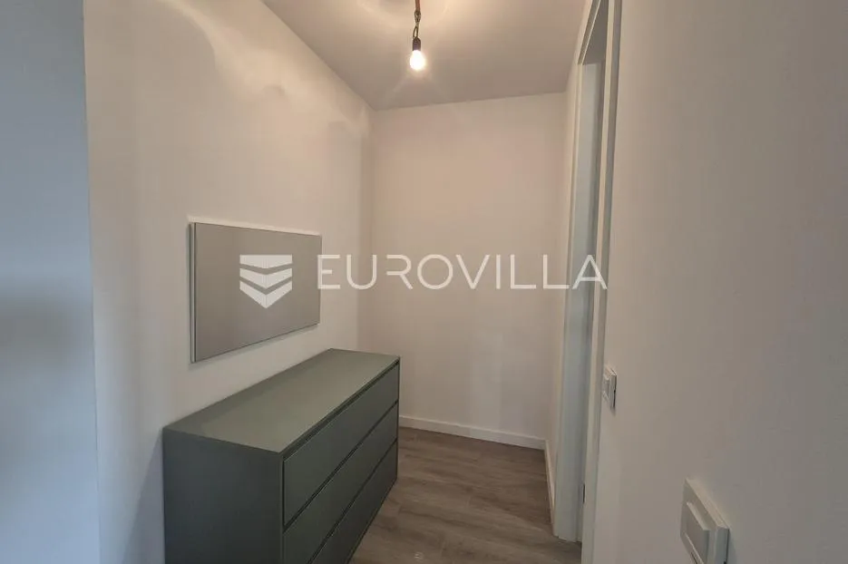 istra, poreč, dvosoban stan na 300m od mora - slika 12