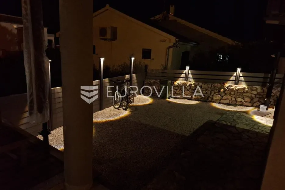 vir, apartman u prizemlju s terasom i vrtom - slika 13