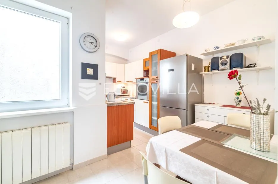 zagreb, strogi centar, prekrasan trosoban stan s balkonom 100m2 - slika 5