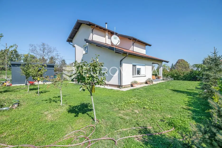 rugvica, oborovski novaki, prekrasna kuća 210 m² na zemljištu od 750 m² - slika 11