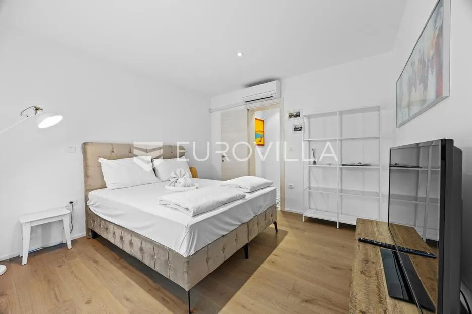 istra, volme, vila s pogledom na more, mirna lokacija u zatvorenom kompleksu - slika 21