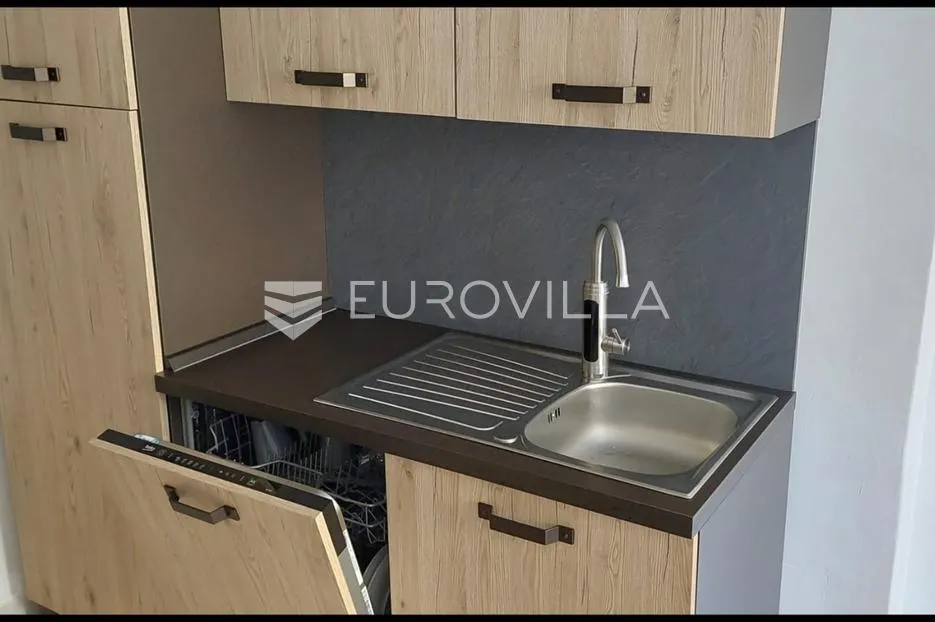 senj, dvosobni stan od 57 m² u strogom centru - slika 12