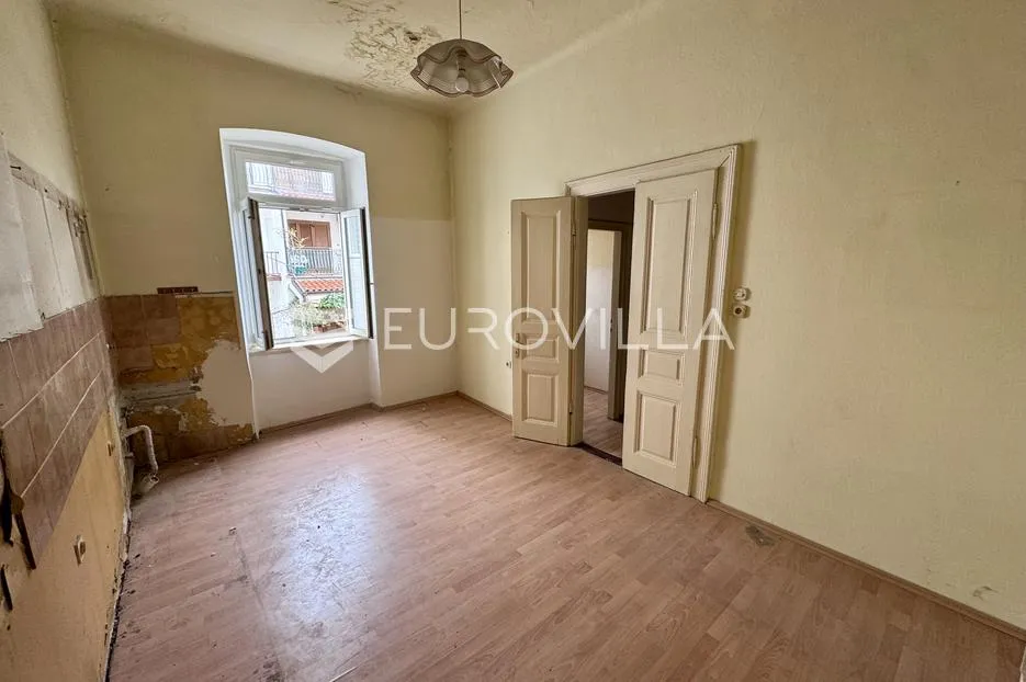 crikvenica, stan za adaptaciju, prvi red do mora - slika 4