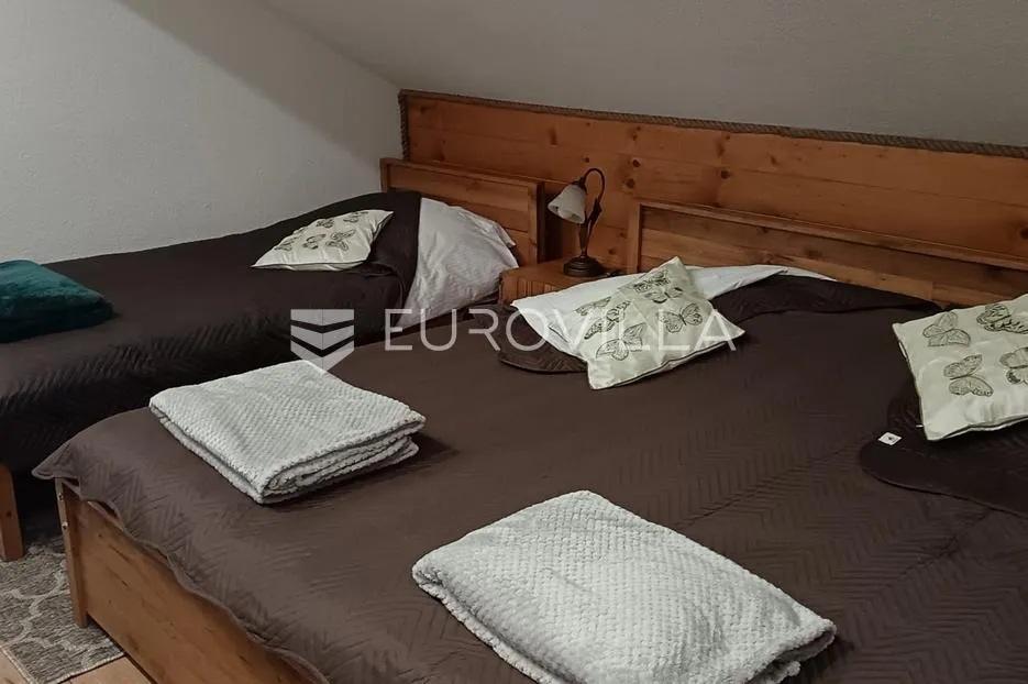 otočac, kuća 190 m², luksuzna, odmah useljiva, niskoenergetska - slika 8