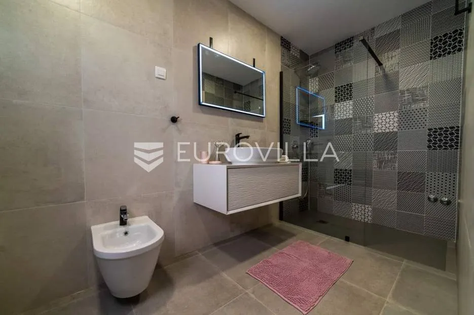 istra, poreč, vila s bazenom i vrtom - slika 13