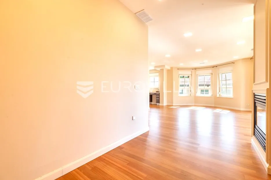 zagreb, remete, četverosoban penthouse s 2 parkirna mjesta i spremištem - slika 6