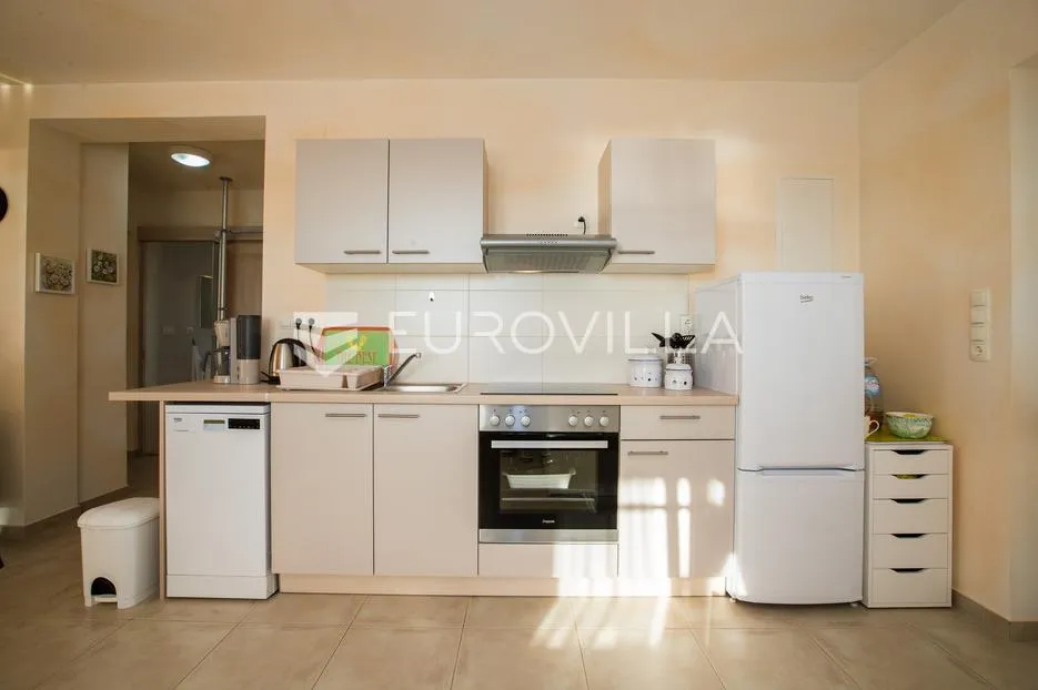 rab, barbat, dvosoban stan s pogledom na more, 200 m od mora 105 m² - slika 4