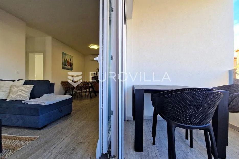 vir, prizemni apartman s 2 spavaće sobe, 40 m od mora, top lokacija - slika 13