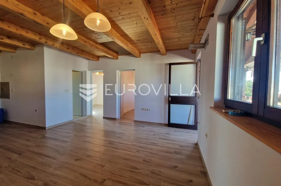 vir, 120 m od plaže, trosobni renovirani apartman s pogledom na more - slika 9