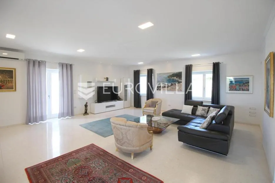 istra, kanfanar, prekrasna kuća 280 m² na velikom imanju od 1900 m² - slika 12