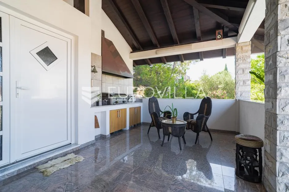 biograd na moru, jedinstvena kuća s bazenom i staklenim paviljonom - slika 35