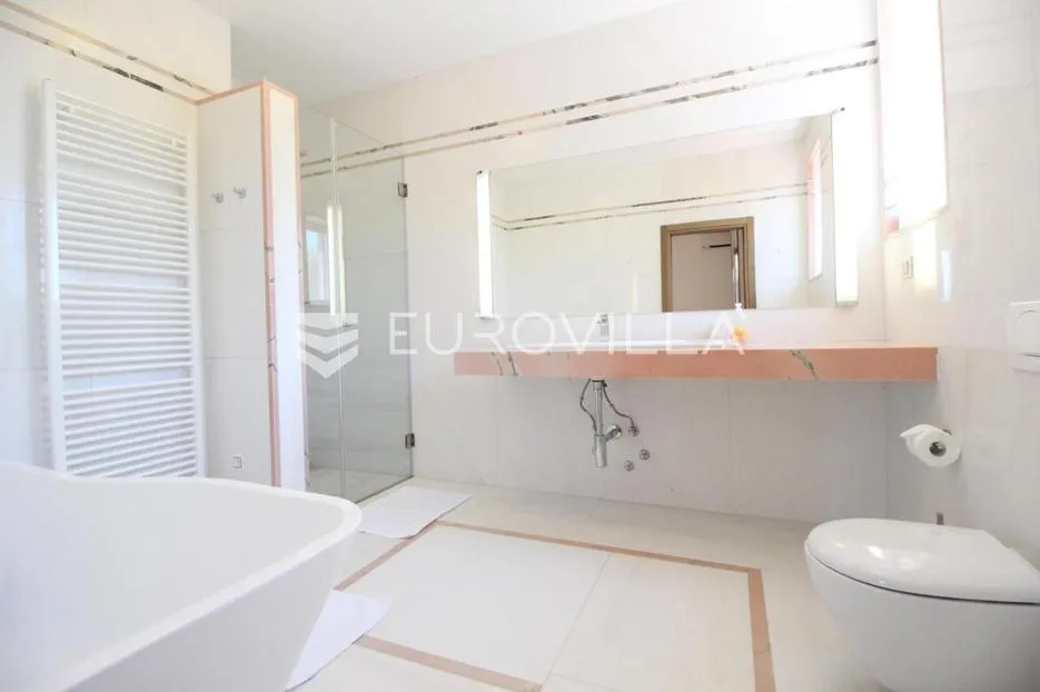 istra, kanfanar, prekrasna kuća 450 m² na velikom imanju od 1900 m² - slika 28