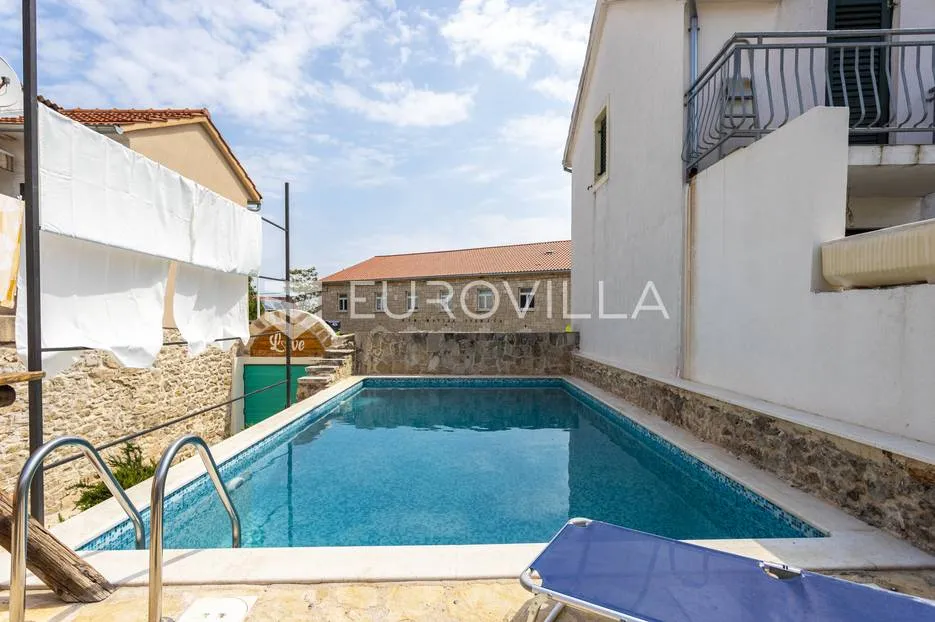 hvar, vrbanj, renovirana kamena kuća - slika 45