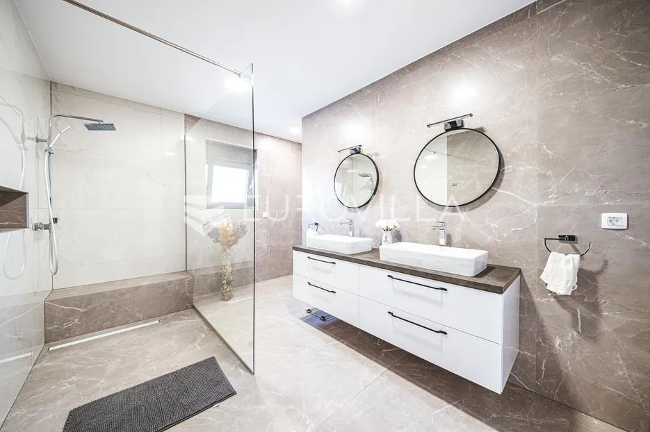 zagreb, podsused, predivna moderna kuća 278 m2 - slika 7