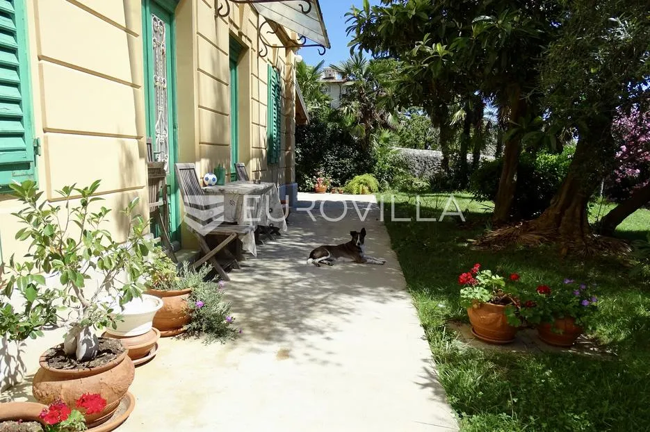lovran, ekskluzivan stan u povijesnoj vili, 120,26 m², prvi red do mora - slika 8