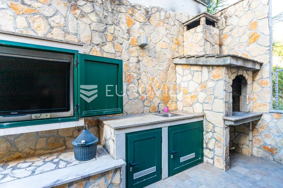 split, pazdigrad, prostran dvosoban stan 142 m² s garažom i uređenim dvorištem - slika 14