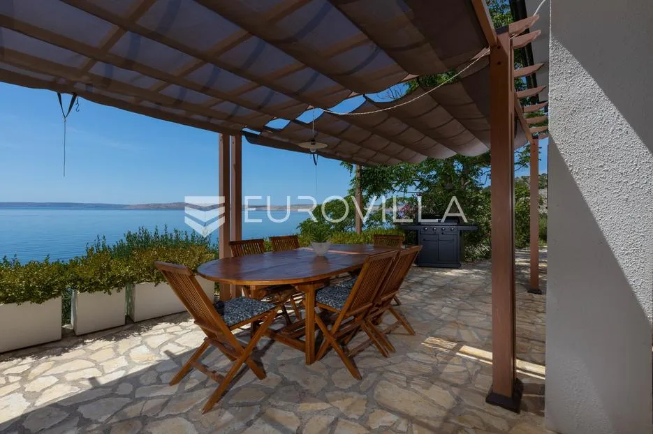 jablanac, prvi red do mora, mediteranska oaza s bazenom u parku prirode velebit - slika 12