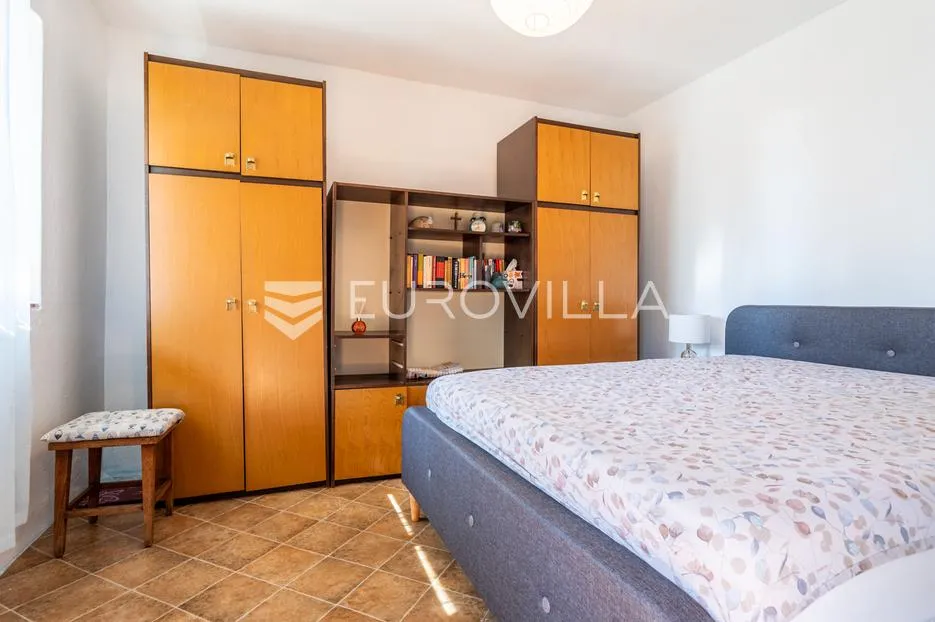šibenik, brodarica, kuća sa velikim dvorištem 247,2 m² - slika 15