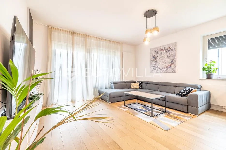 Zagreb, VMD Heinzelova, Darwinova, četverosoban stan 114 m², dva parkirna garažna mjesta