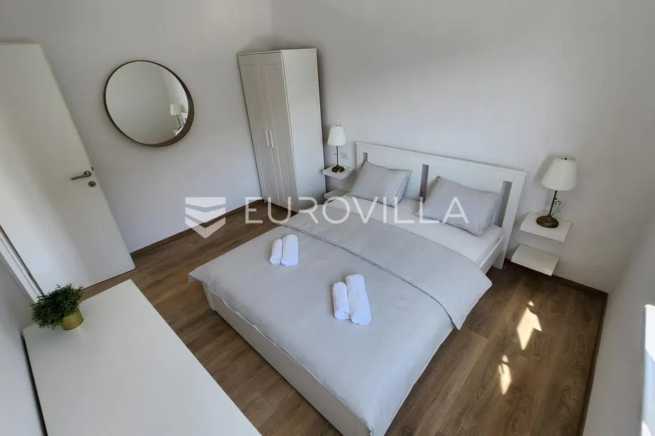 brač, selca, prvi red do mora kuća s četiri apartmana - slika 5